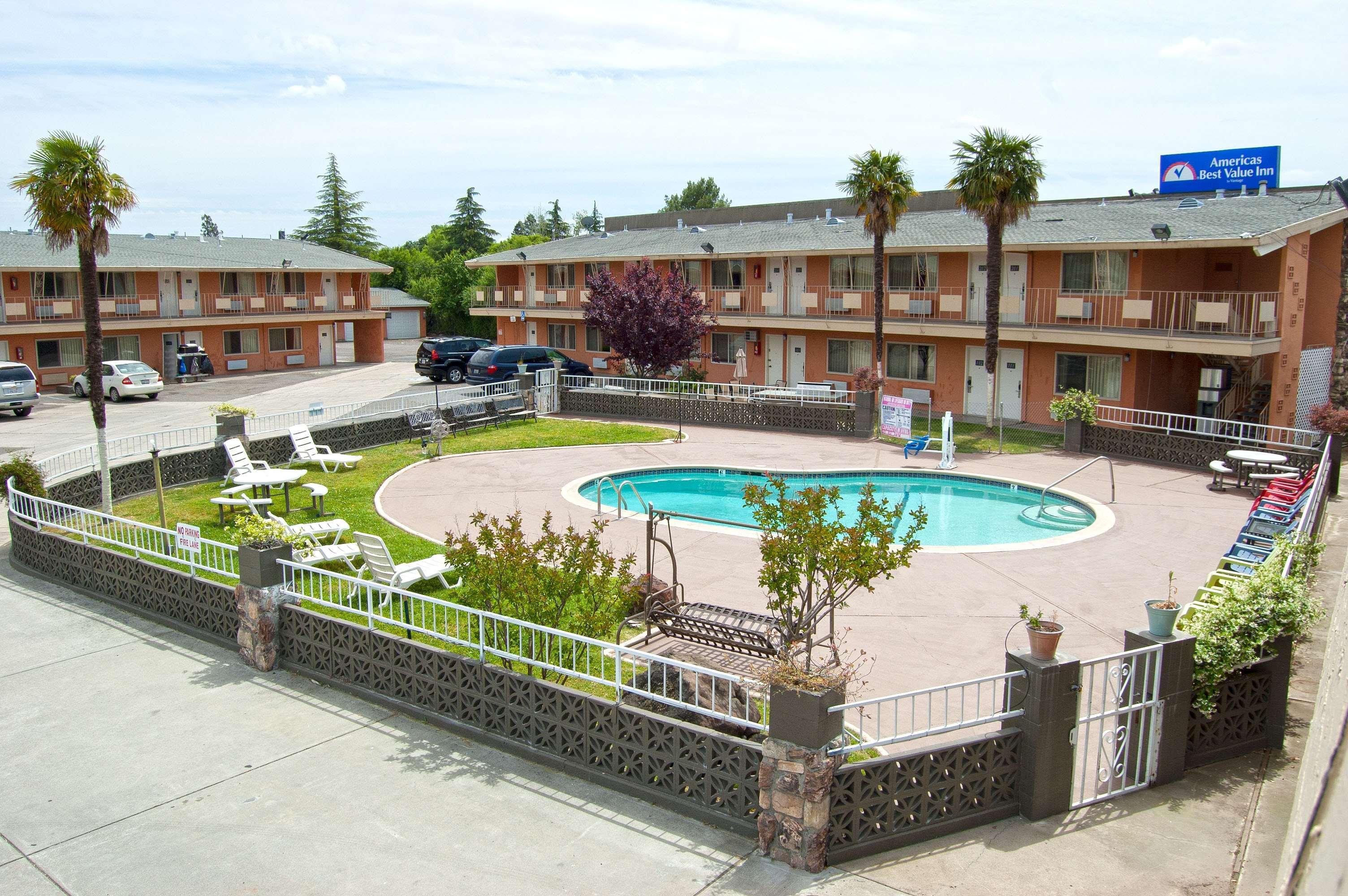 Hotel Dan Inn Barretos By Nacional Inn Exterior foto