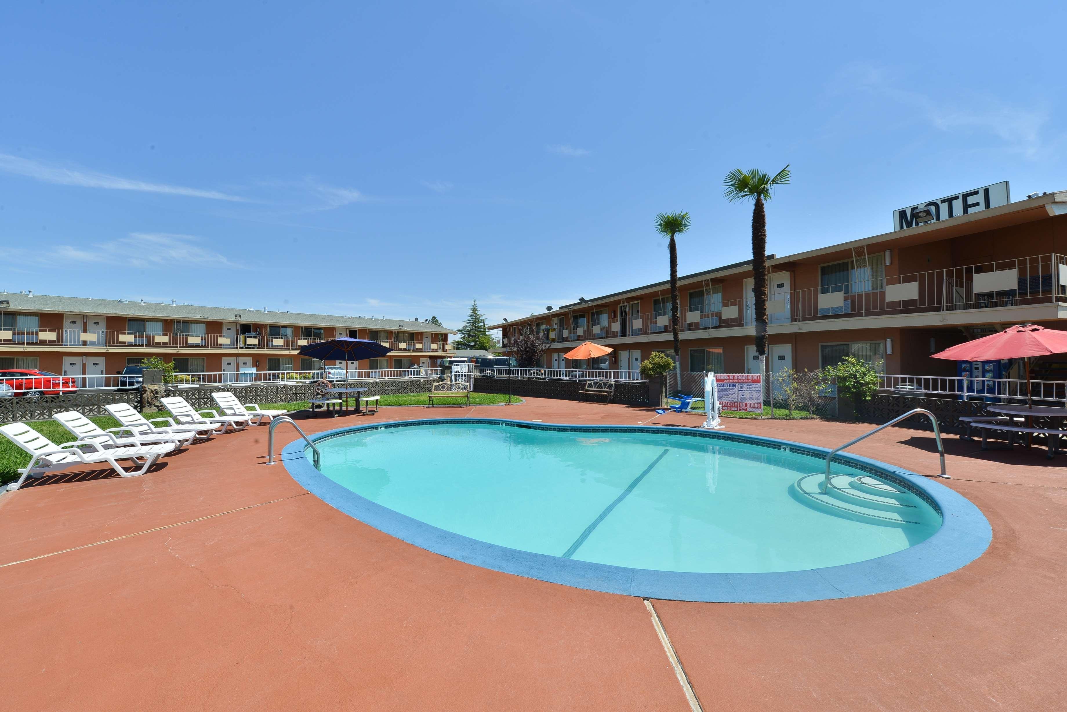 Hotel Dan Inn Barretos By Nacional Inn Exterior foto